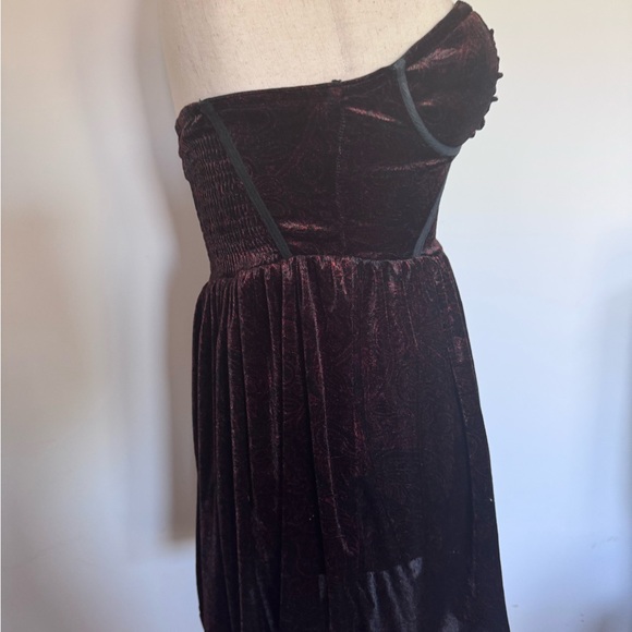 Elegant Strapless Corset Dress - Picture 6 of 8